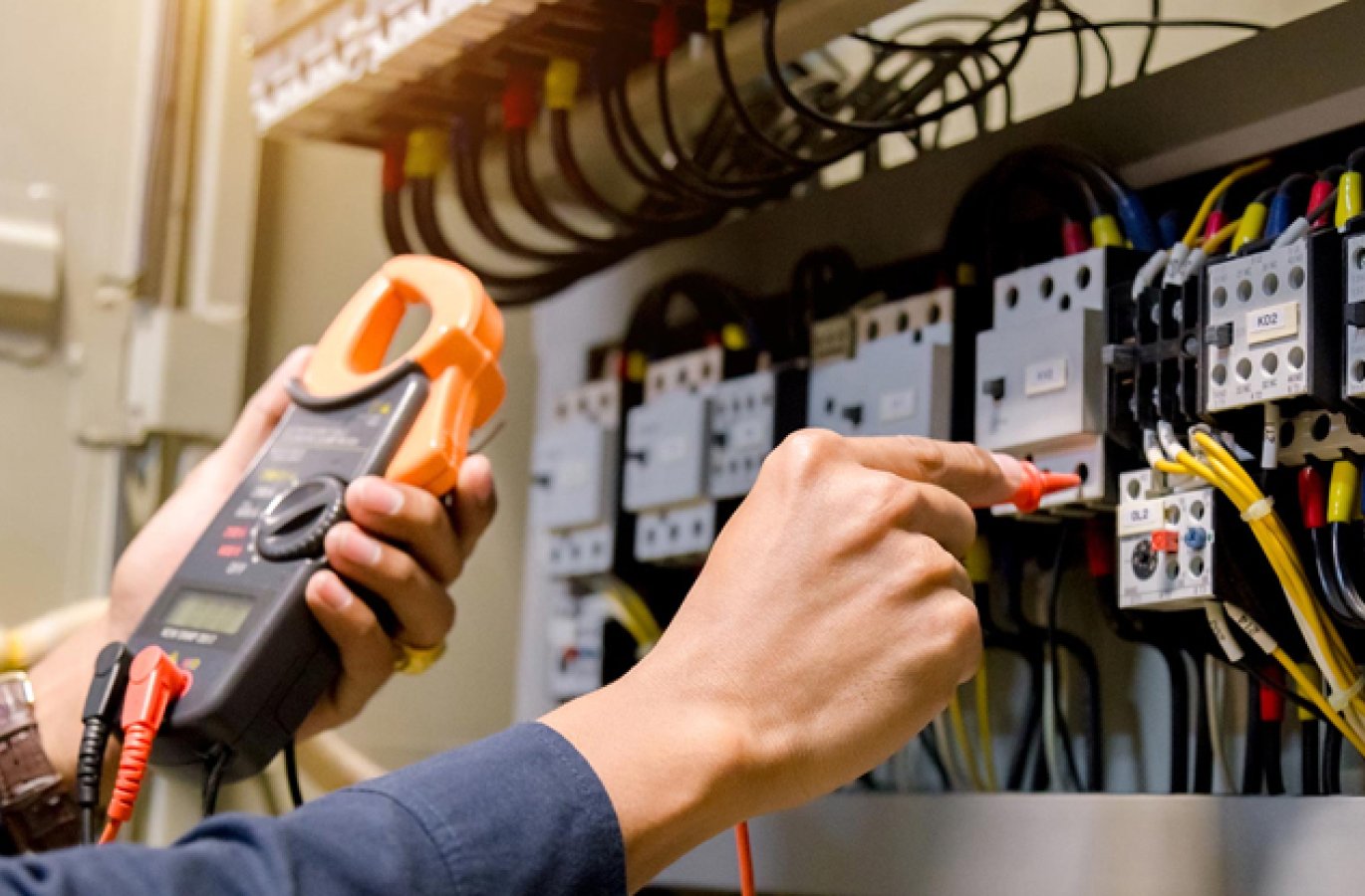 INSTALACIONES ELÉCTRICAS DE MEDIA TENSIÓN Y BAJA TENSIÓN